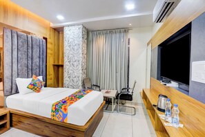Egyptian cotton sheets, premium bedding, in-room safe, free WiFi