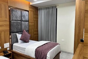 Deluxe Room | Egyptian cotton sheets, premium bedding, in-room safe, free WiFi