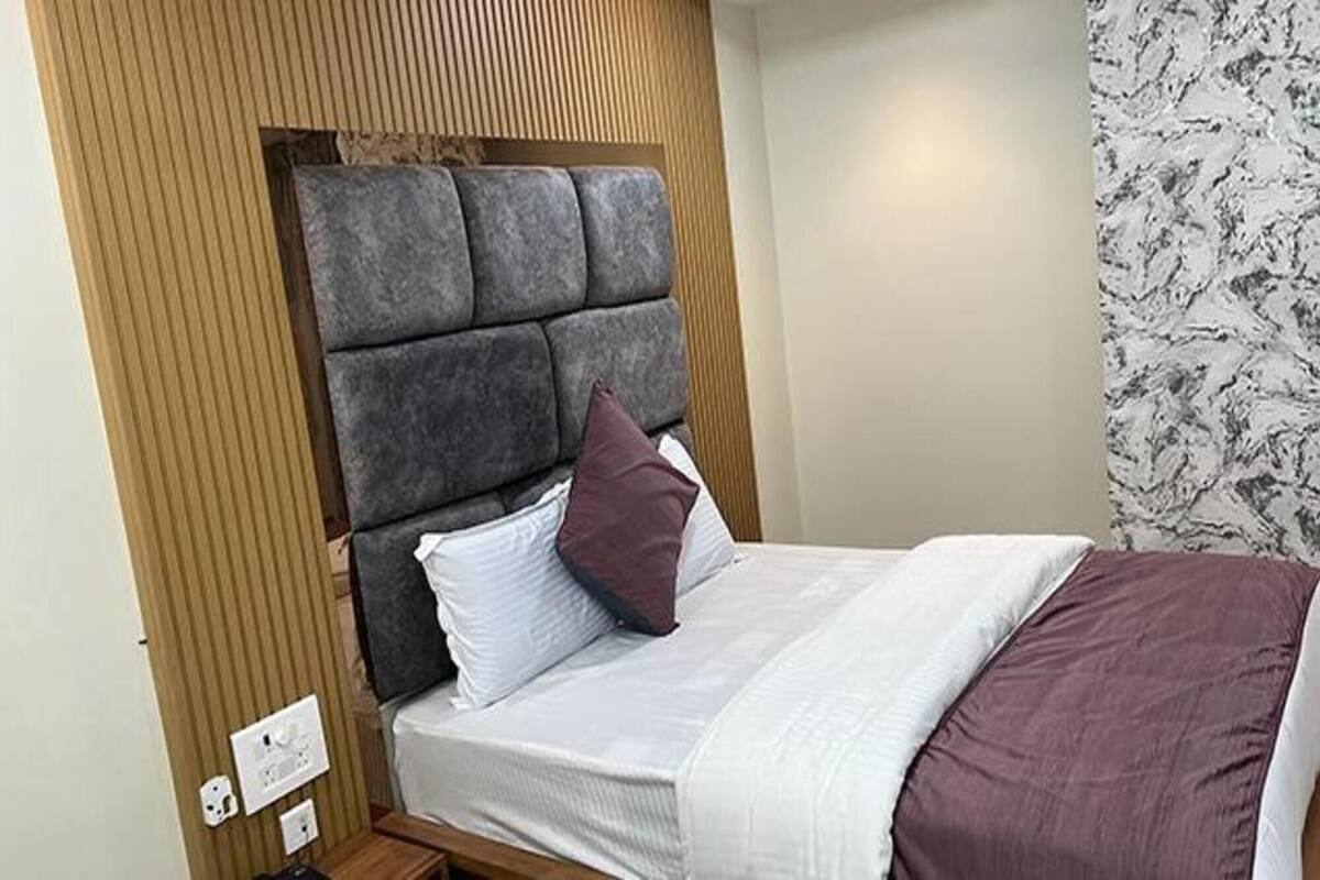 Deluxe Room | Egyptian cotton sheets, premium bedding, in-room safe, free WiFi