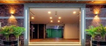 Fabhotel Vishnu Grand