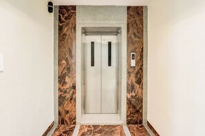 Elevator - Fabhotel Vishnu Grand (Rajahmundry)