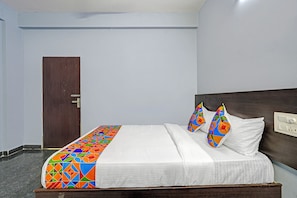 Egyptian cotton sheets, premium bedding, free WiFi, bed sheets - Fabhotel Luxury Suites (Bengaluru)