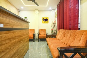 Reception - Fabhotel Parijat (Bhopal)