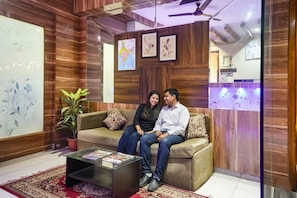 Lobby sitting area - Fabhotel New Silver Elite (Mumbai)