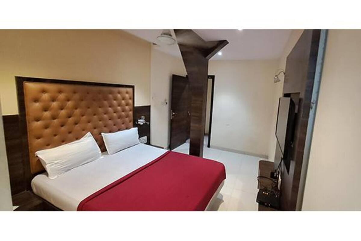 Deluxe Room | Egyptian cotton sheets, premium bedding, in-room safe, free WiFi
