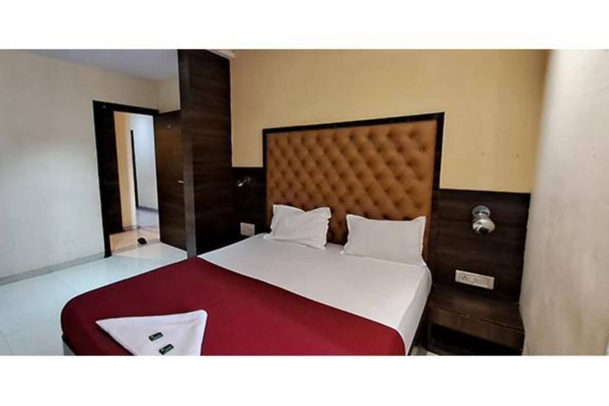 Premium Room | Egyptian cotton sheets, premium bedding, in-room safe, free WiFi