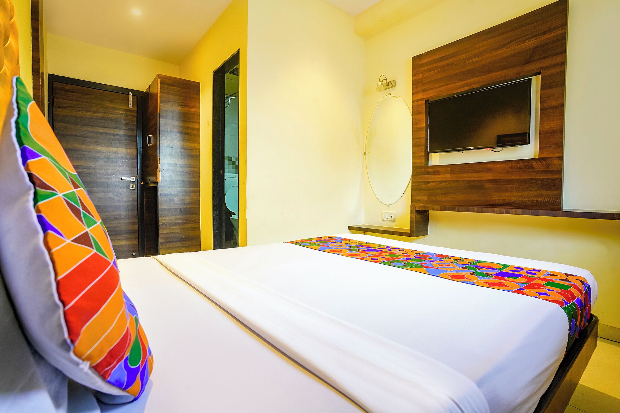 Egyptian cotton sheets, premium bedding, in-room safe, free WiFi