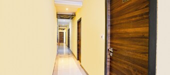 Fabhotel New Silver Elite