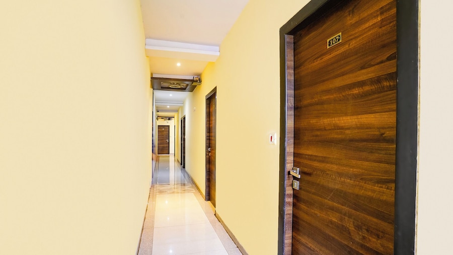 Fabhotel New Silver Elite