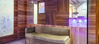 Fabhotel New Silver Elite