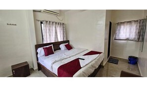 Egyptian cotton sheets, premium bedding, in-room safe, free WiFi