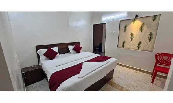 Egyptian cotton sheets, premium bedding, in-room safe, free WiFi