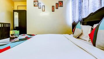 Egyptian cotton sheets, premium bedding, free WiFi, bed sheets