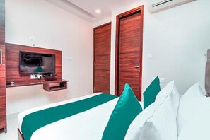Deluxe Room | Egyptian cotton sheets, premium bedding, in-room safe, free WiFi