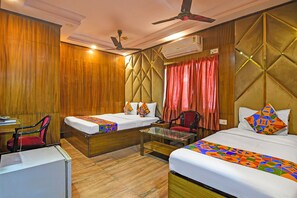 Egyptian cotton sheets, premium bedding, in-room safe, free WiFi