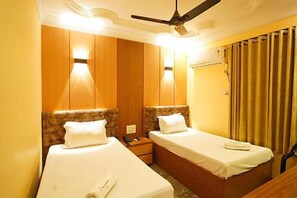 Egyptian cotton sheets, premium bedding, in-room safe, free WiFi