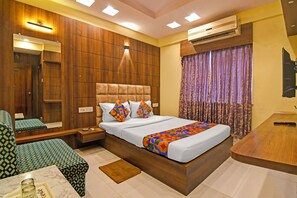 Egyptian cotton sheets, premium bedding, in-room safe, free WiFi