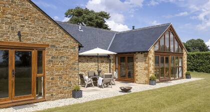 Stunning barn conversion - Hook Norton Barn