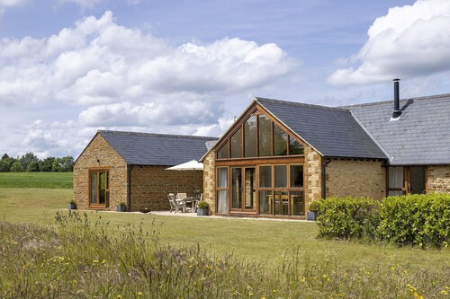 Stunning barn conversion - Hook Norton Barn