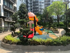 Zona de juegos infantil al aire libre