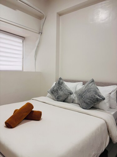Room-chic and Comfortably Cozy