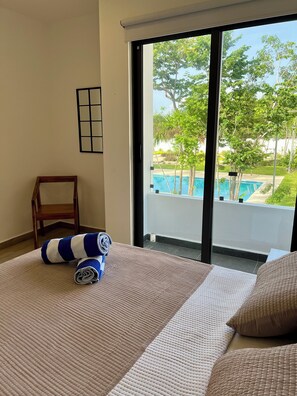 3 bedrooms, iron/ironing board, internet, bed sheets