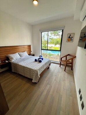 3 habitaciones, tabla de planchar con plancha, internet y ropa de cama 
