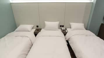 Triple Room | Blackout curtains, free WiFi
