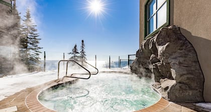 Majestic Lake Views | 1BR w/King Suite | Pools