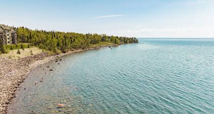 Majestic Lake Views | 1BR w/King Suite | Pools