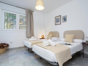 Iron/ironing board, internet, bed sheets