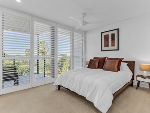 3 chambres, fer et planche à repasser, Wi-Fi, draps fournis