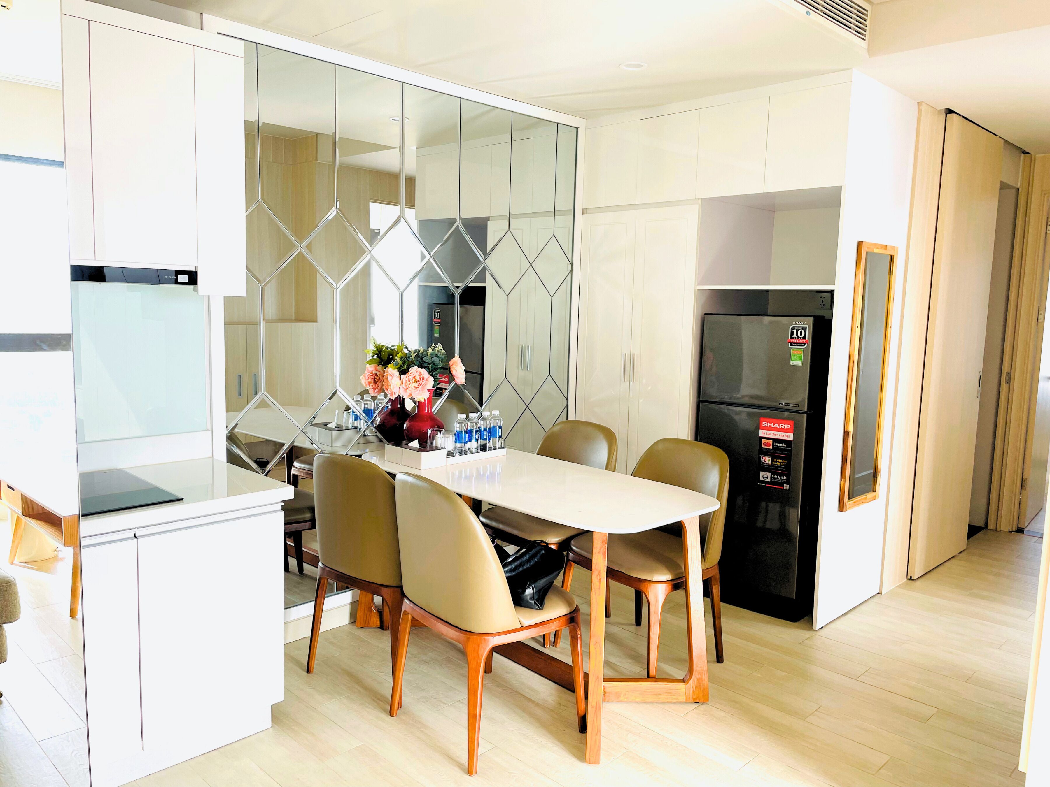 Căn hộ dành cho gia đình, quang cảnh một góc biển | Bếp riêng | Lò vi sóng, bếp nấu, dụng cụ nấu nướng/bát dĩa/dao nĩa 