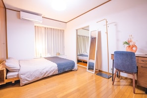 2 habitaciones, tabla de planchar con plancha, internet y ropa de cama