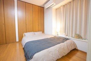 2 bedrooms, iron/ironing board, Internet, bed sheets