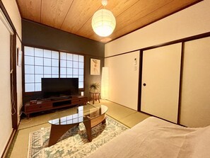 2 habitaciones, tabla de planchar con plancha, internet y ropa de cama 