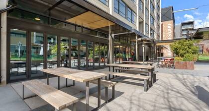 Bright Kingston Stay with Balcony Access