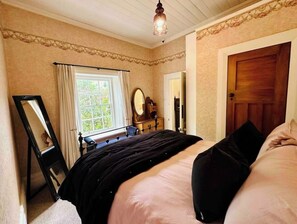 3 chambres, fer et planche à repasser, Wi-Fi, draps fournis