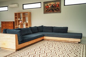 Télévision LCD de 40 pouces avec chaînes par câble