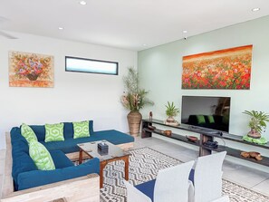 40-tums LCD-tv med kabelkanaler