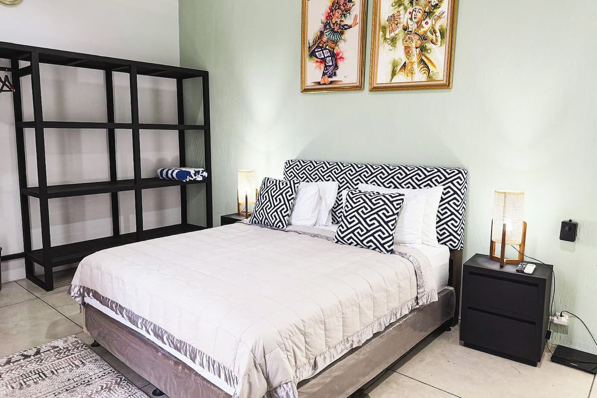 Bügeleisen/Bügelbrett, Zustellbetten, kostenloses WLAN, Bettwäsche