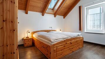 2 Schlafzimmer, Schreibtisch, Bügeleisen/Bügelbrett, WLAN