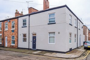 Exterior - 22 Church Street (Chester)