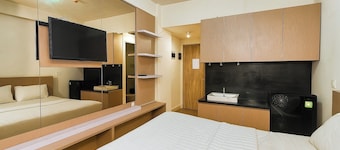 Quintessa Room at Candiland Apartement