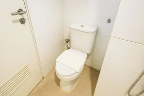 Studio, 1 Double Bed, Non Smoking | Bathroom