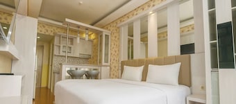 Quintessa Room at Candiland Apartement