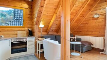 Fernseher, Tischtennisplatte, Stereoanlage