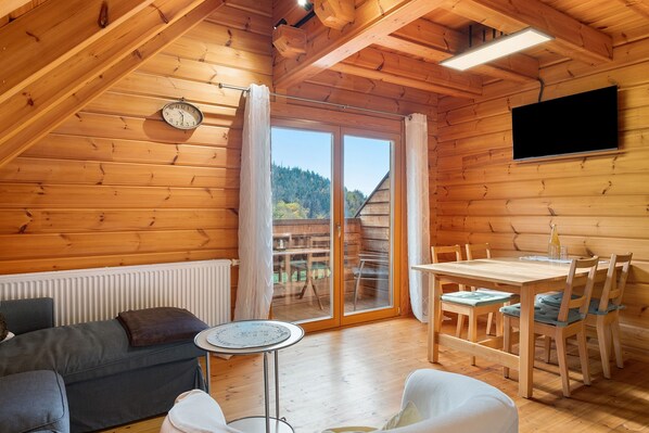 TV, ping pong, stereo