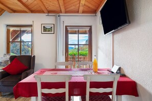 Dining - Apartment 'Talblick' with Shared Terrace, Garden, and Wi-Fi (Gengenbach)