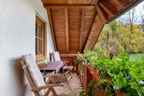 Outdoor dining - Apartment 'Talblick' with Shared Terrace, Garden, and Wi-Fi (Gengenbach)